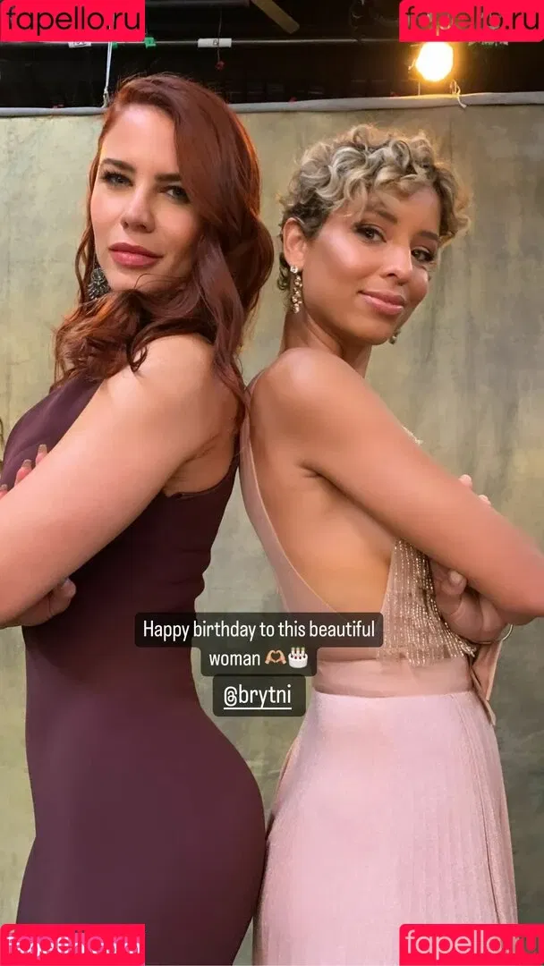 Courtney Hope Onlyfans Photo Gallery 