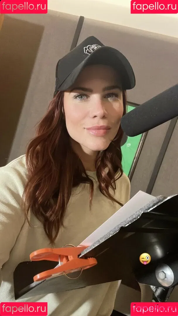 Courtney Hope Onlyfans Photo Gallery 