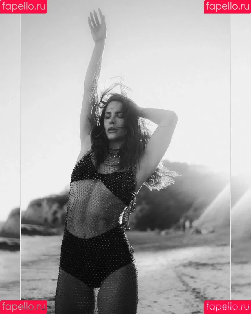 Courtney Hope Onlyfans Photo Gallery 