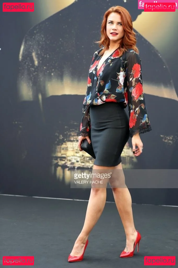 Courtney Hope Onlyfans Photo Gallery 