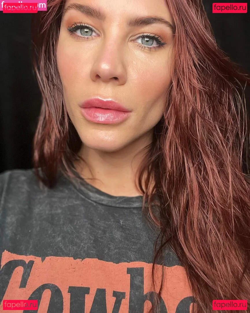 Courtney Hope Onlyfans Photo Gallery 