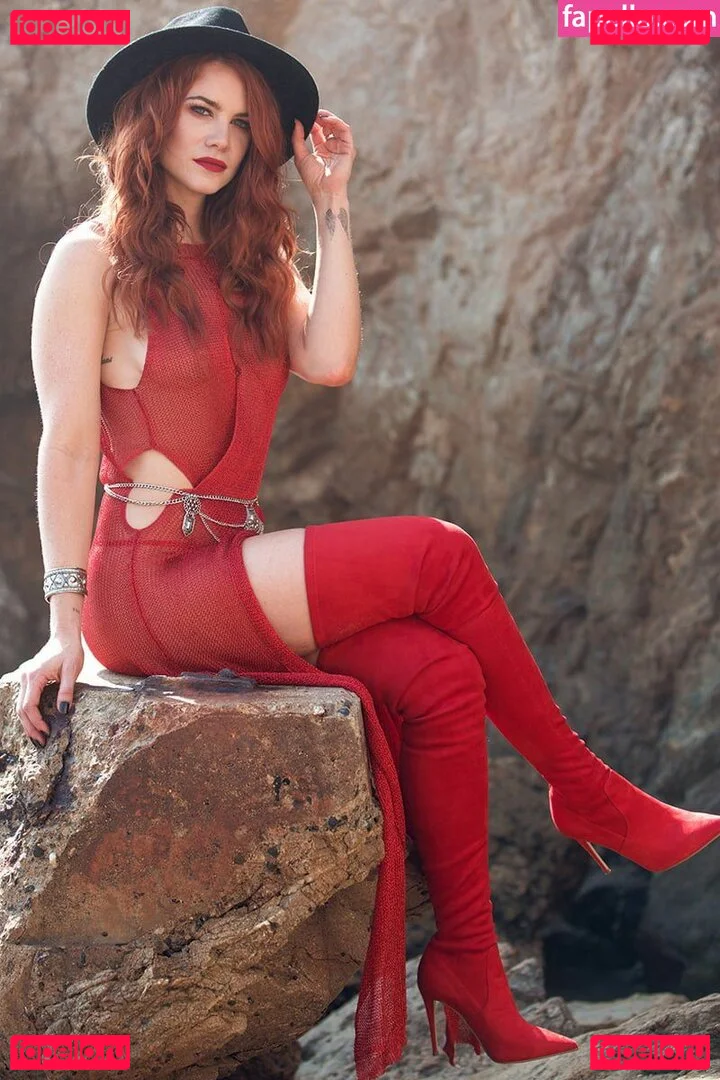 Courtney Hope Onlyfans Photo Gallery 