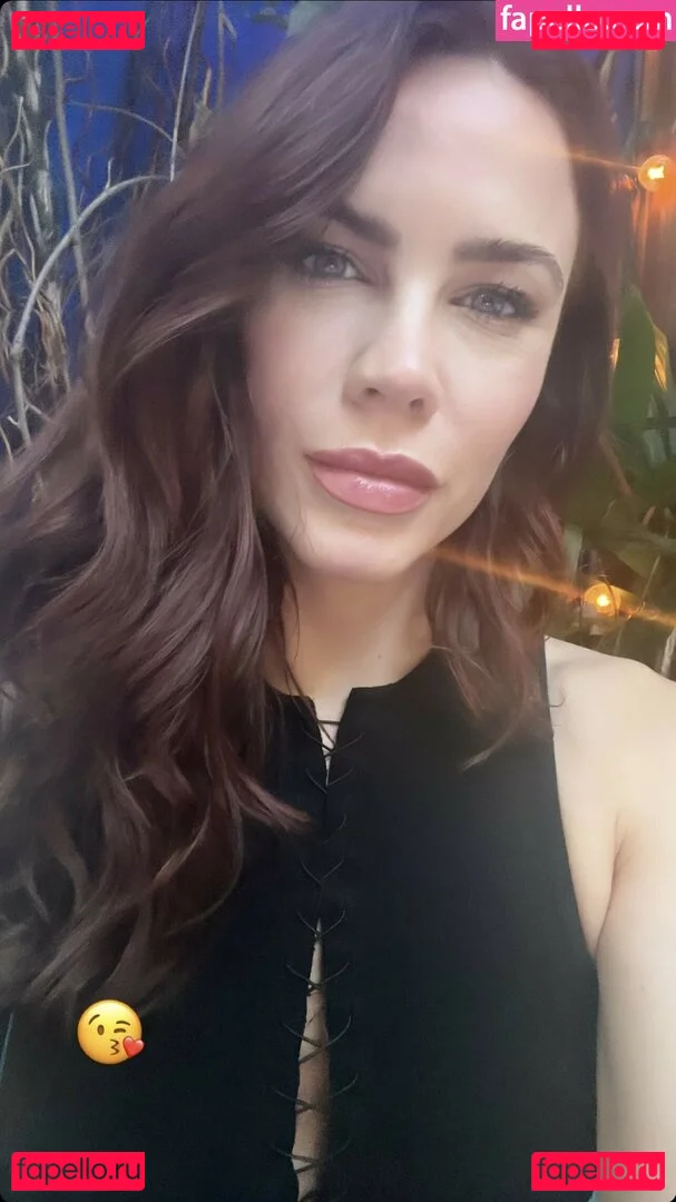 Courtney Hope Onlyfans Photo Gallery 