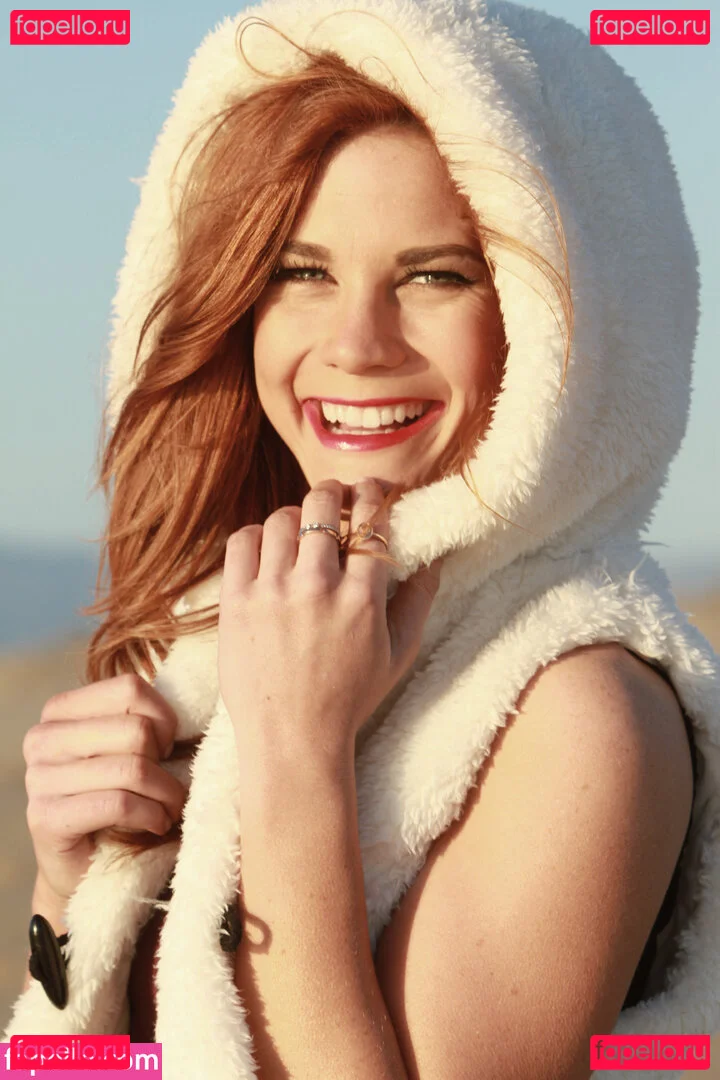 Courtney Hope Onlyfans Photo Gallery 