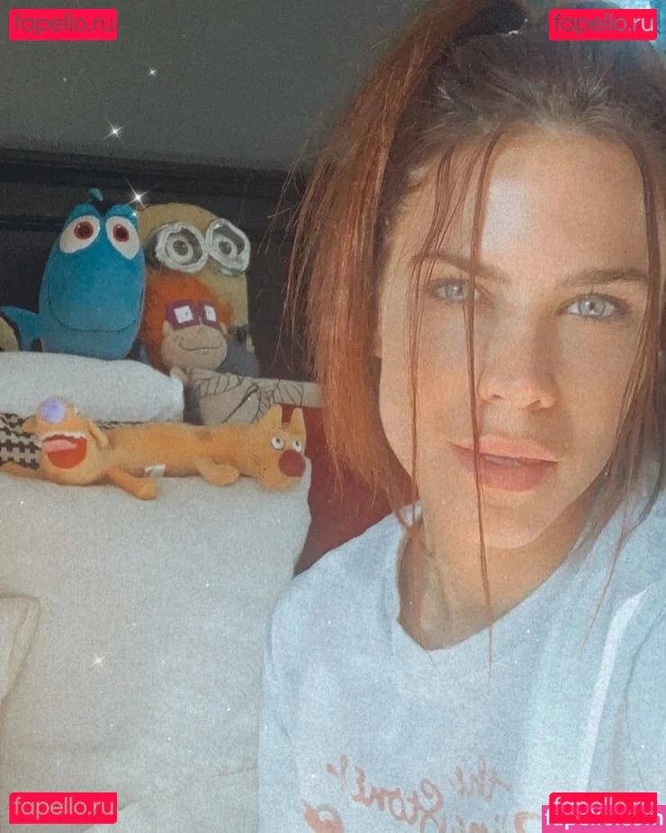 Courtney Hope Onlyfans Photo Gallery 