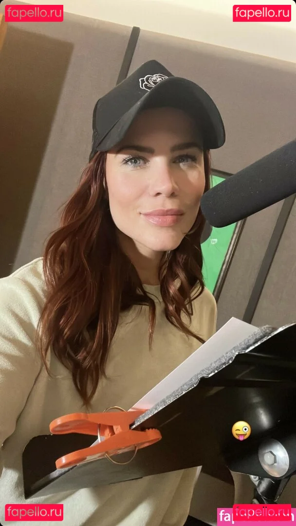 Courtney Hope Onlyfans Photo Gallery 