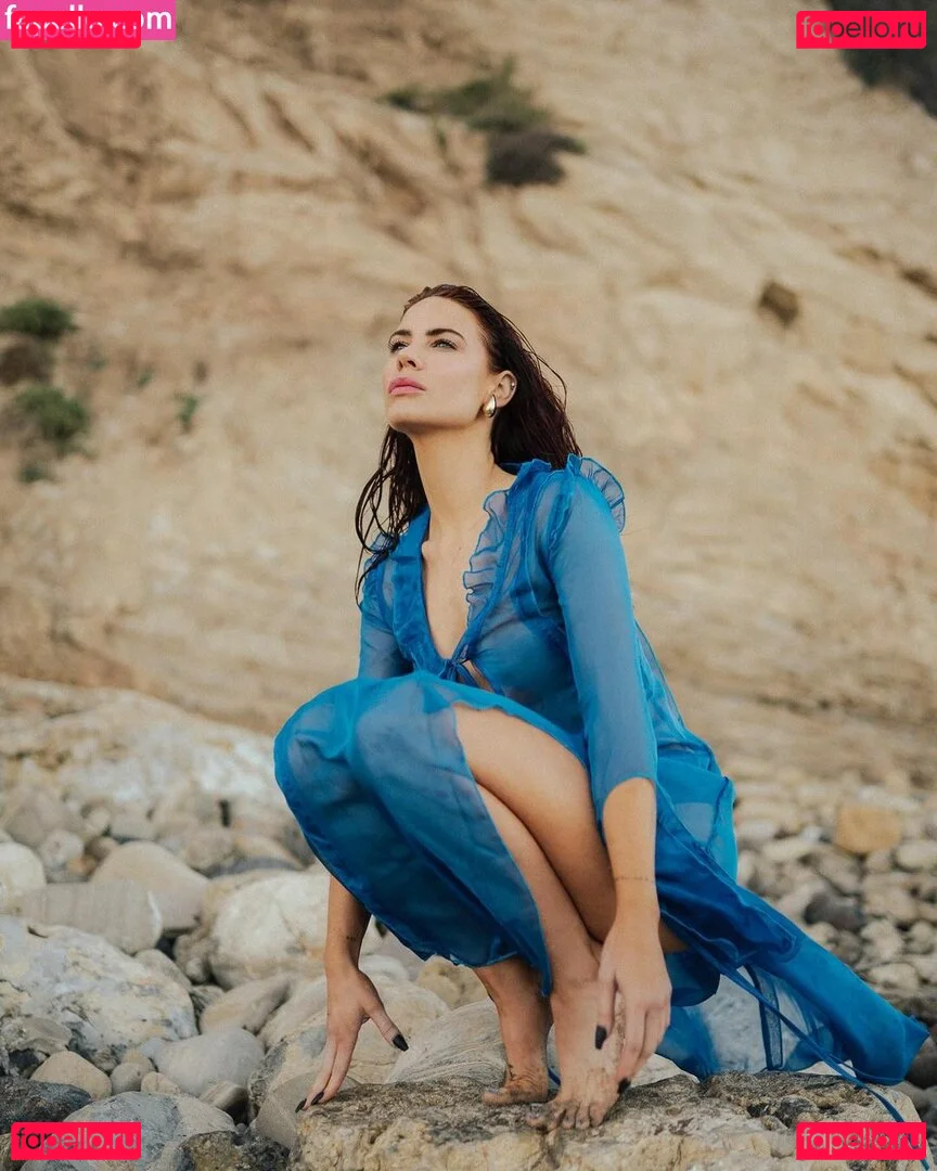 Courtney Hope Onlyfans Photo Gallery 