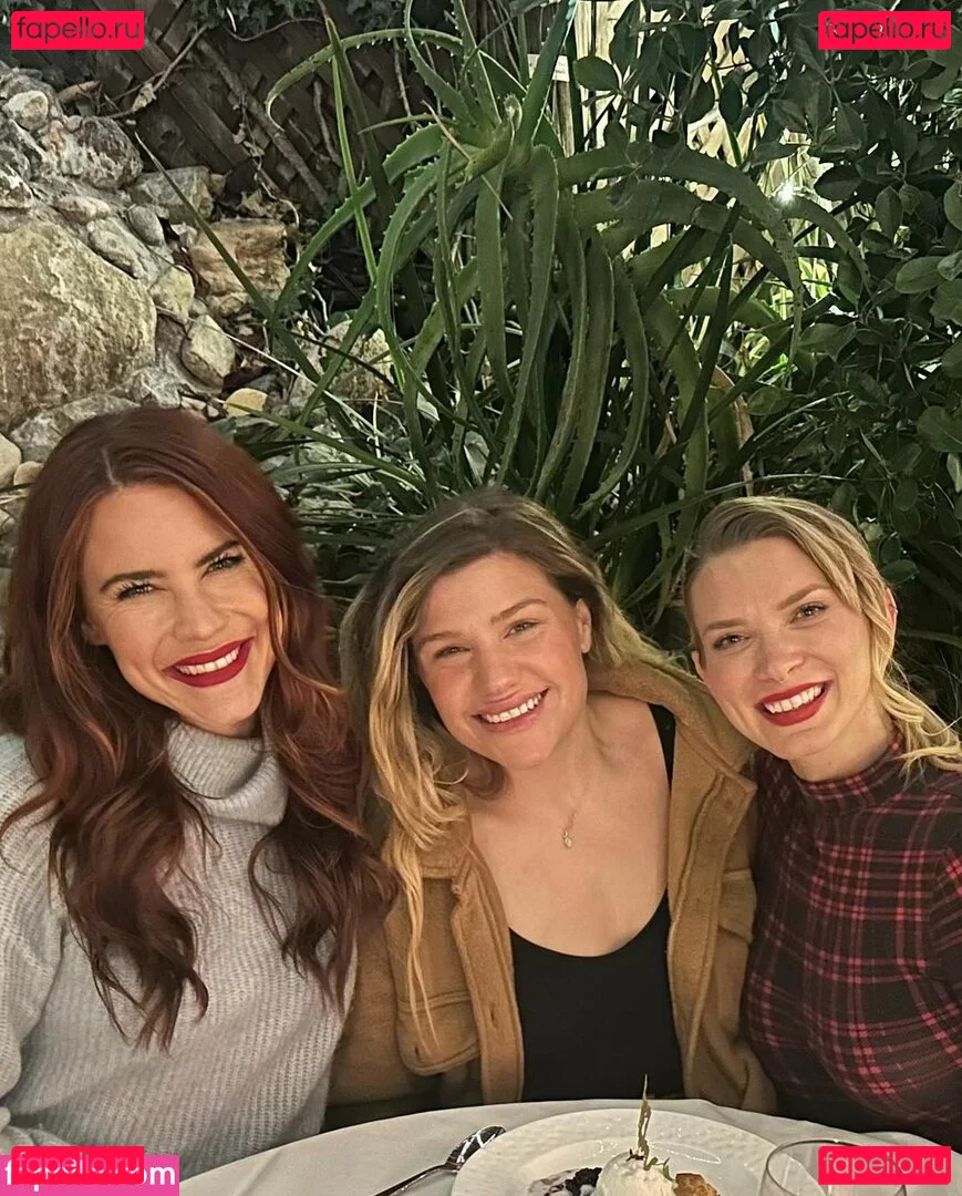 Courtney Hope Onlyfans Photo Gallery 