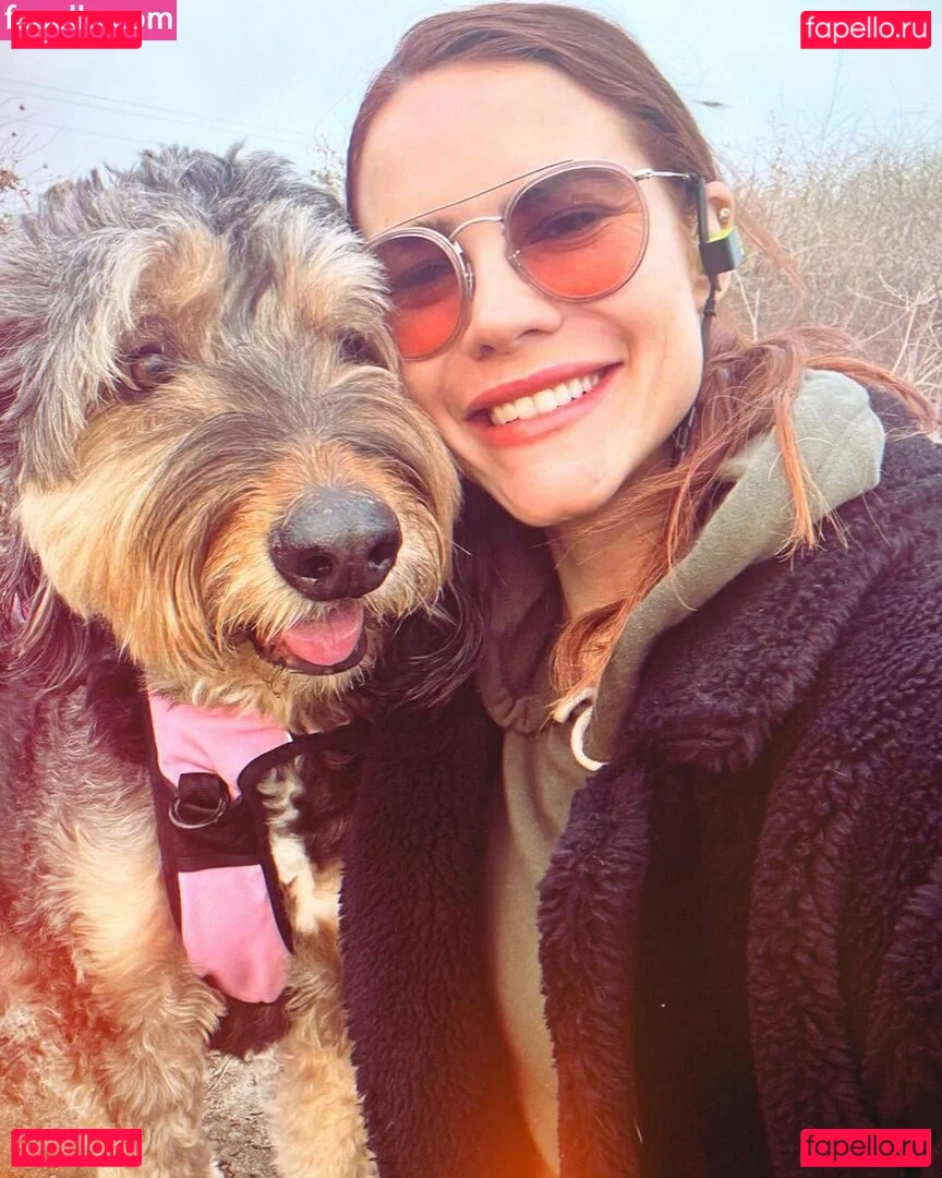 Courtney Hope Onlyfans Photo Gallery 