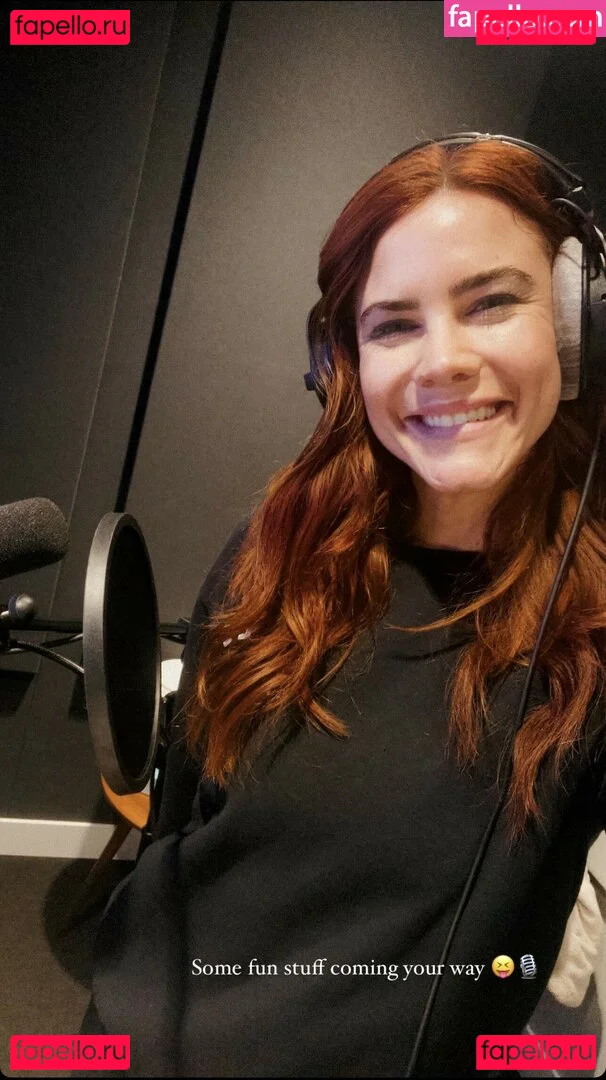 Courtney Hope Onlyfans Photo Gallery 