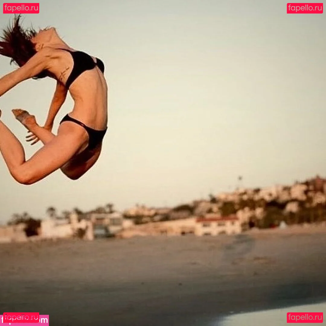 Courtney Hope Onlyfans Photo Gallery 