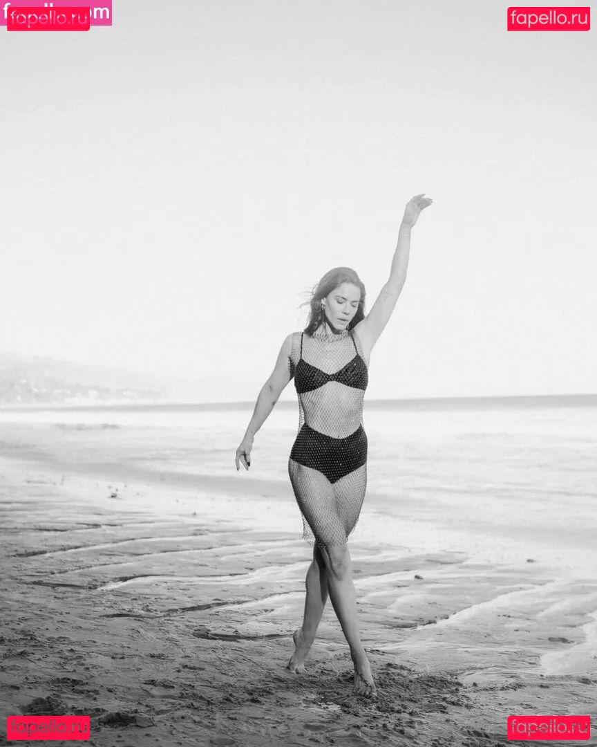 Courtney Hope Onlyfans Photo Gallery 