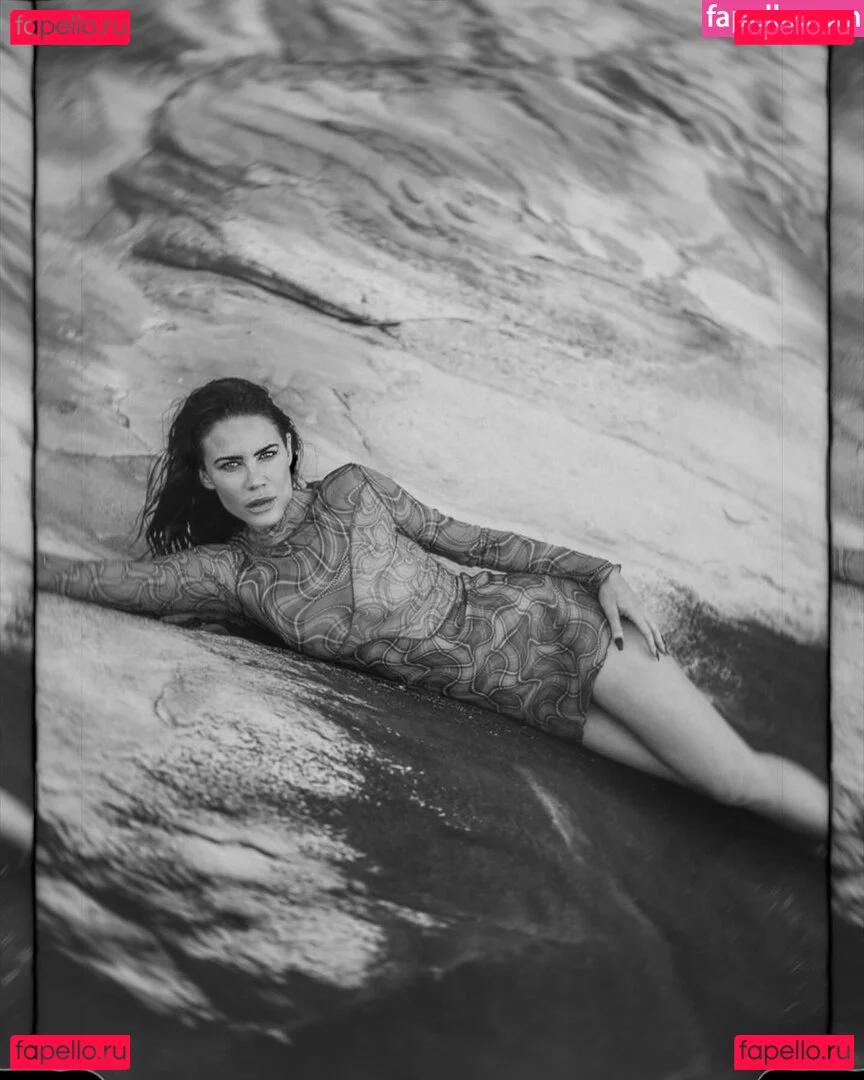 Courtney Hope Onlyfans Photo Gallery 