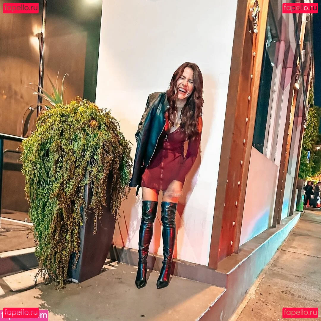 Courtney Hope Onlyfans Photo Gallery 