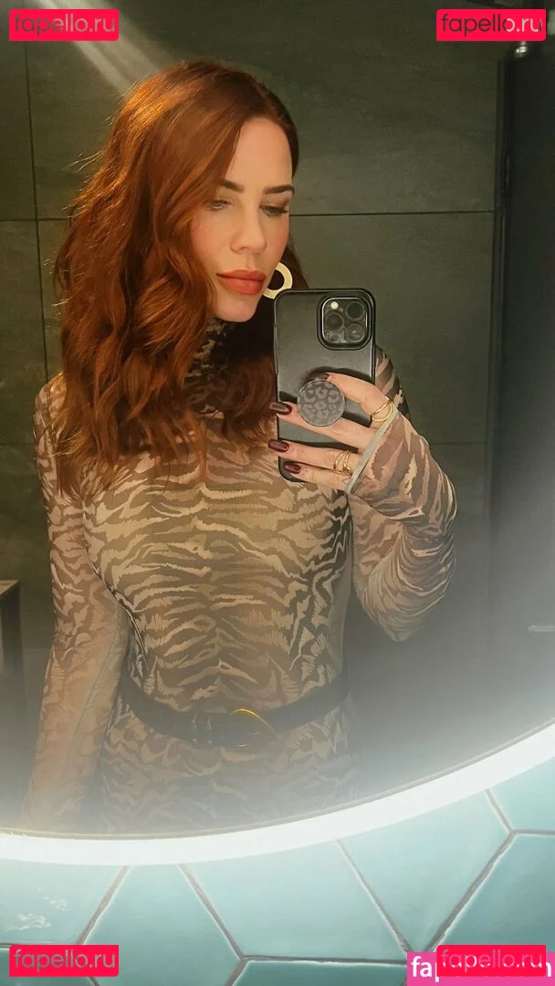 Courtney Hope Onlyfans Photo Gallery 