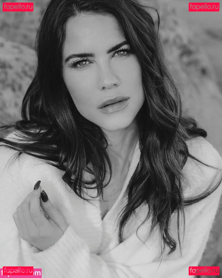 Courtney Hope Onlyfans Photo Gallery 