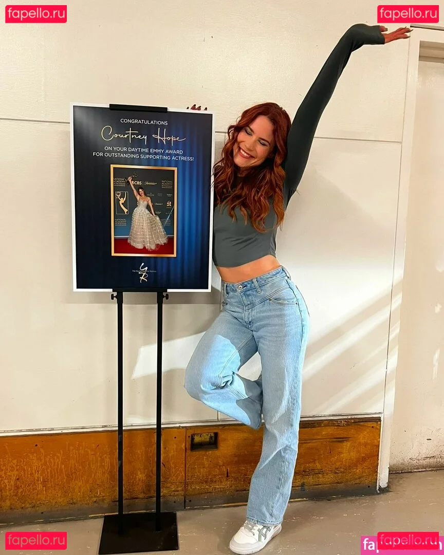 Courtney Hope Onlyfans Photo Gallery 