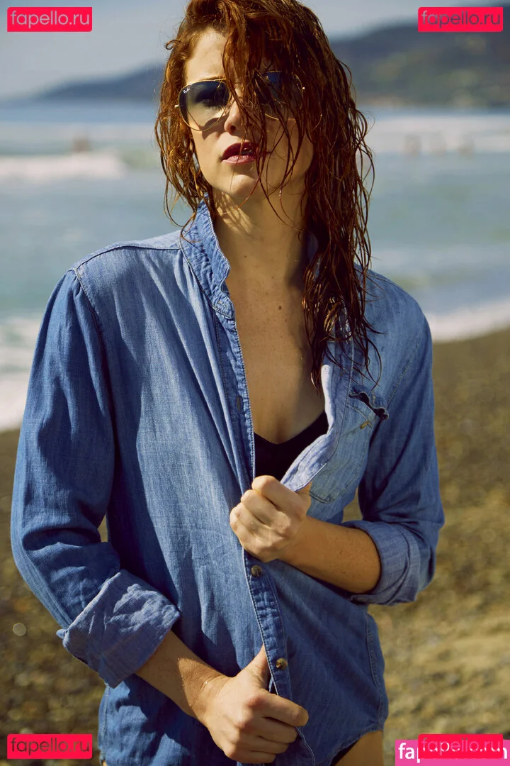 Courtney Hope Onlyfans Photo Gallery 