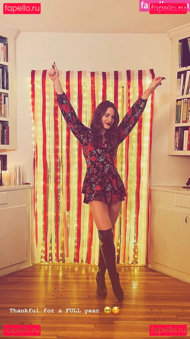 Courtney Hope Onlyfans Photo Gallery 