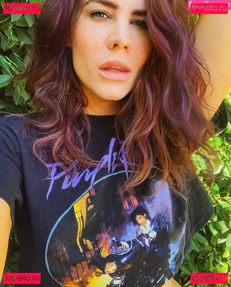 Courtney Hope Onlyfans Photo Gallery 