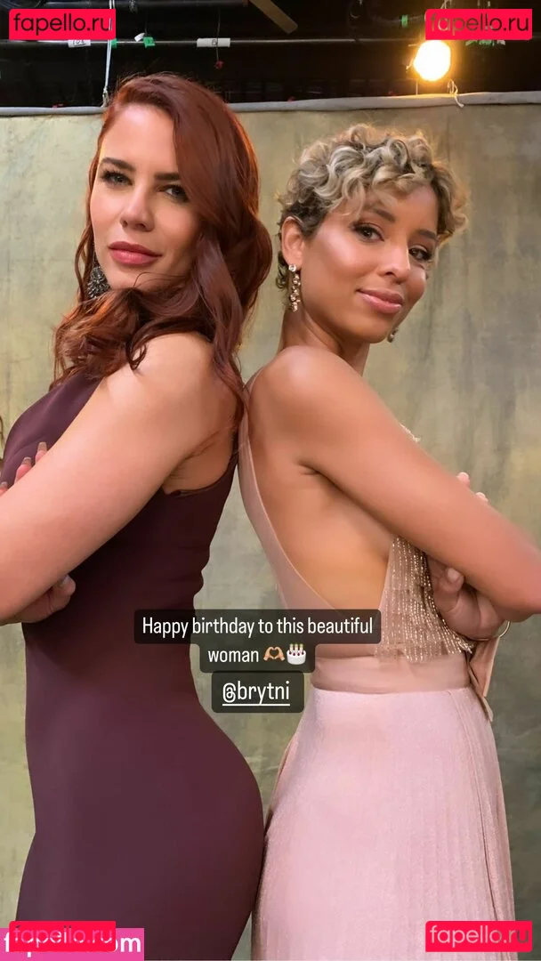 Courtney Hope Onlyfans Photo Gallery 