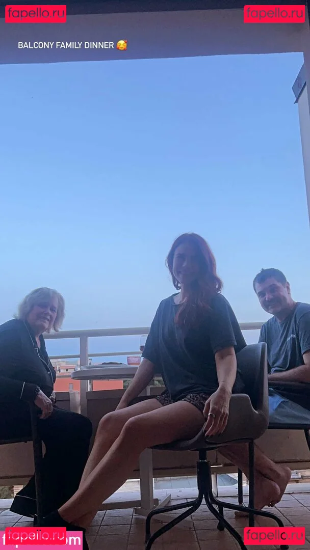 Courtney Hope Onlyfans Photo Gallery 