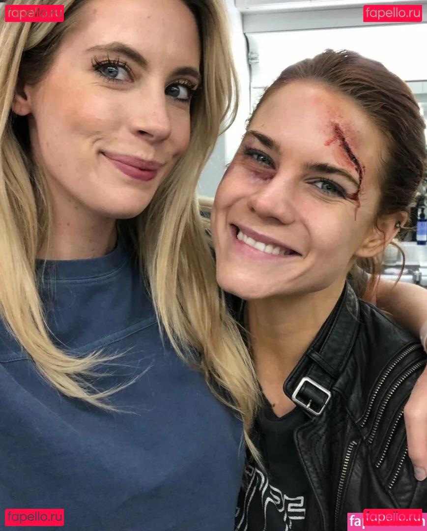 Courtney Hope Onlyfans Photo Gallery 