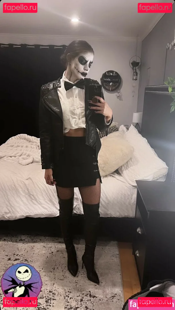 Courtney Hope Onlyfans Photo Gallery 