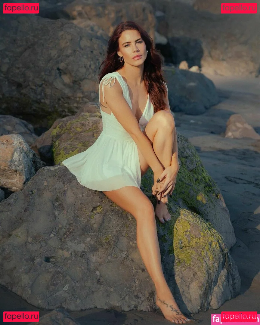 Courtney Hope Onlyfans Photo Gallery 