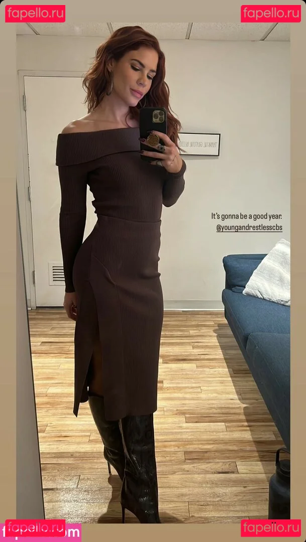 Courtney Hope Onlyfans Photo Gallery 