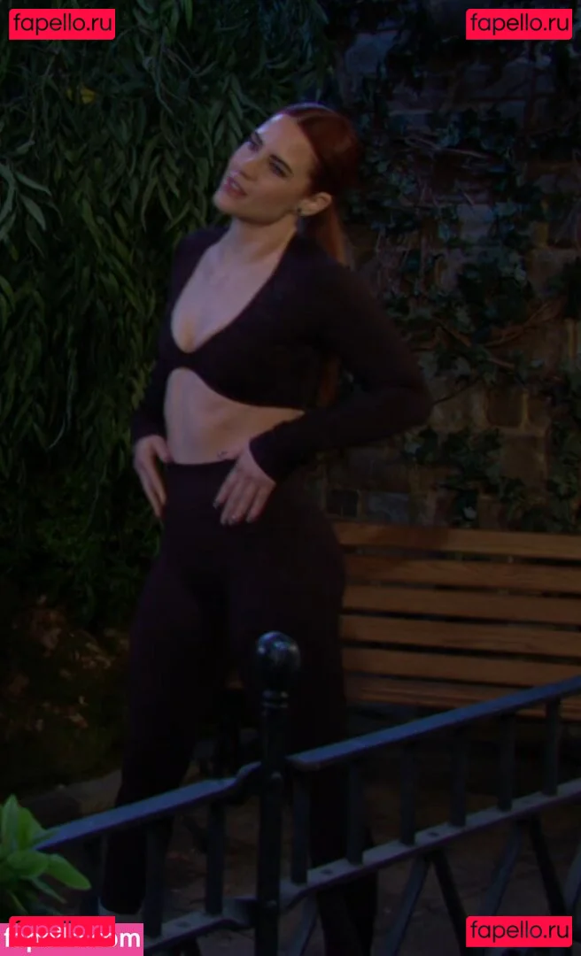 Courtney Hope Onlyfans Photo Gallery 