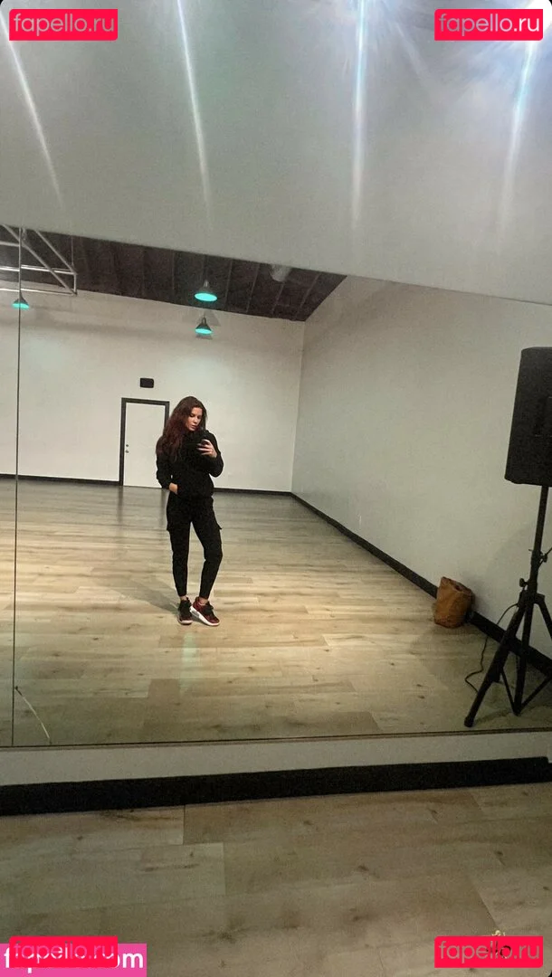 Courtney Hope Onlyfans Photo Gallery 