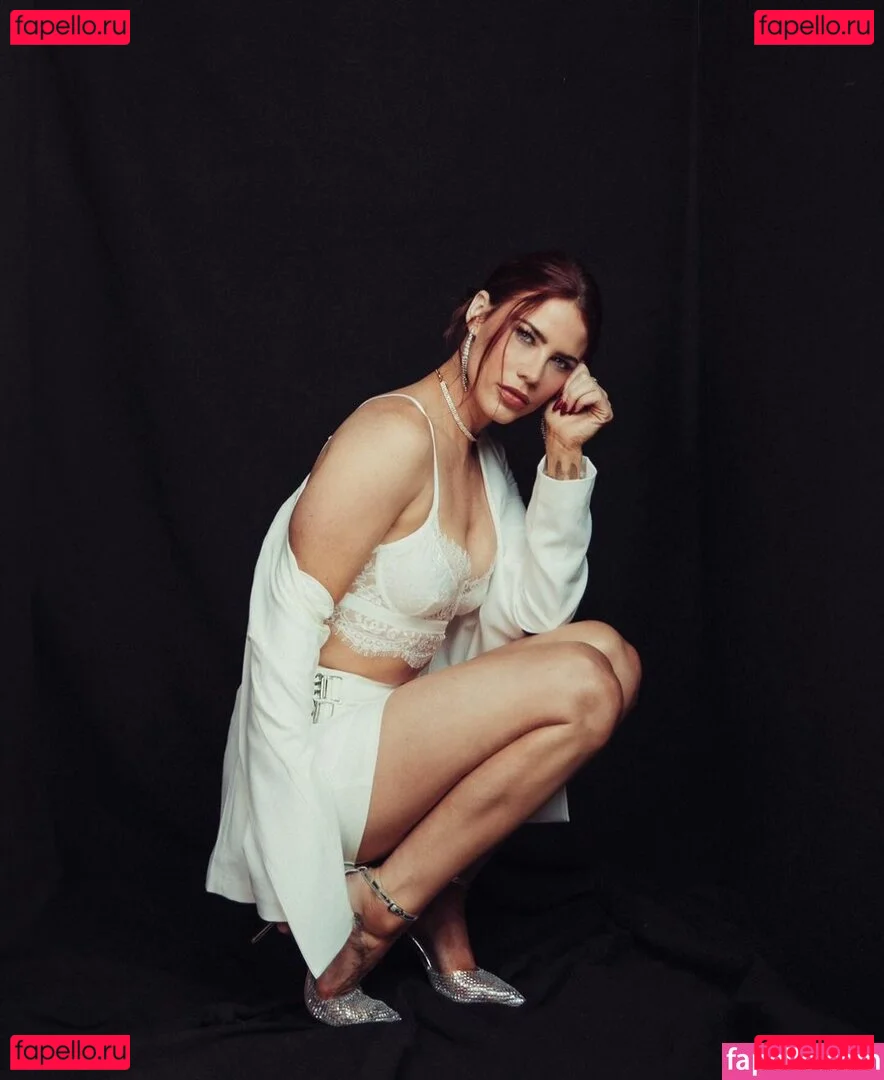 Courtney Hope Onlyfans Photo Gallery 