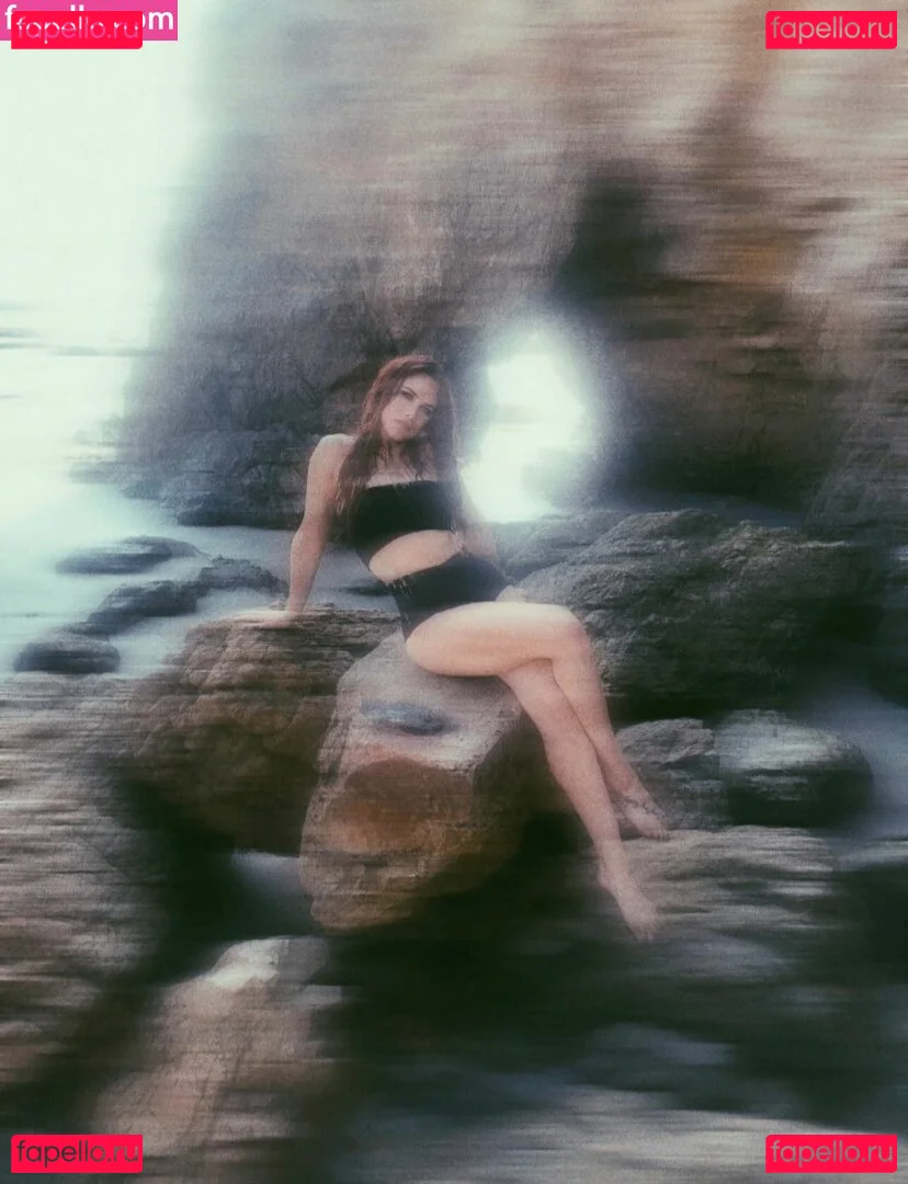 Courtney Hope Onlyfans Photo Gallery 