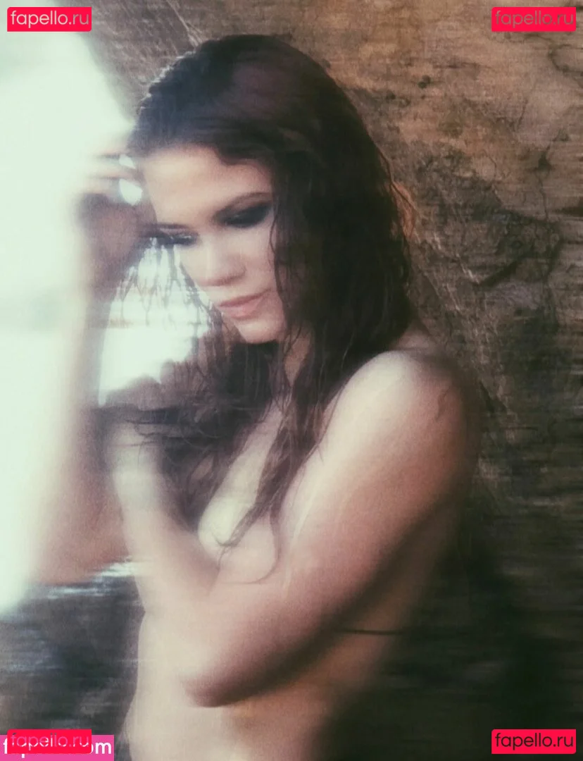 Courtney Hope Onlyfans Photo Gallery 