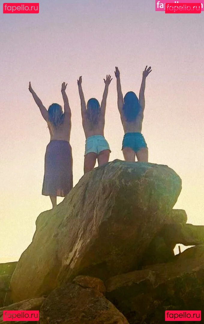 Courtney Hope Onlyfans Photo Gallery 