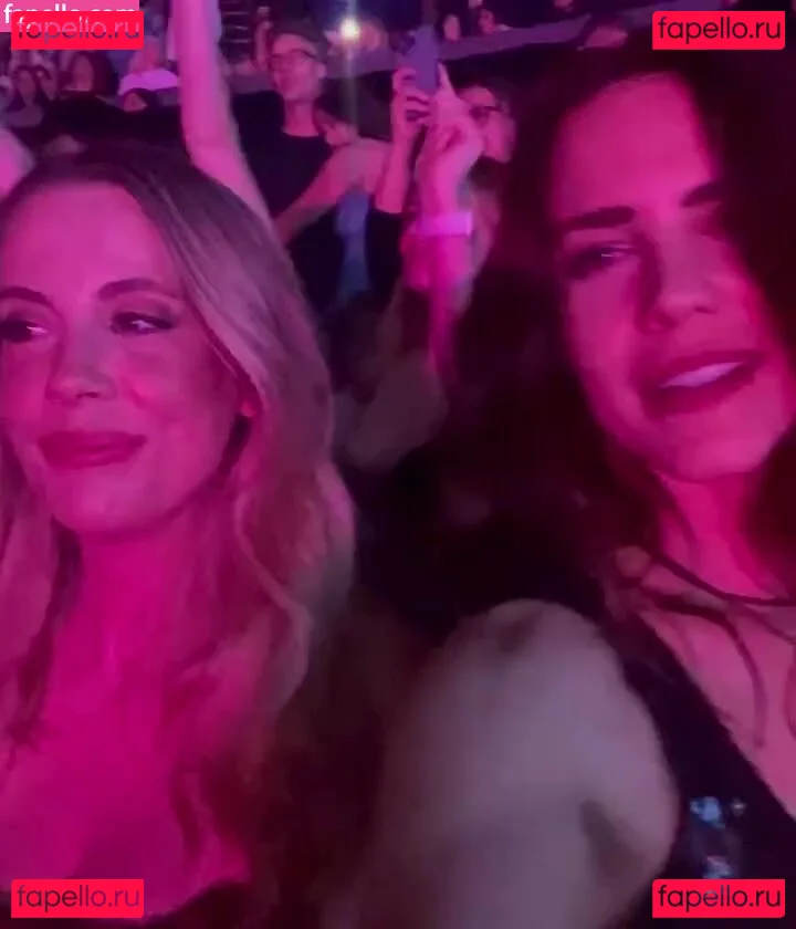 Courtney Hope Onlyfans Photo Gallery 