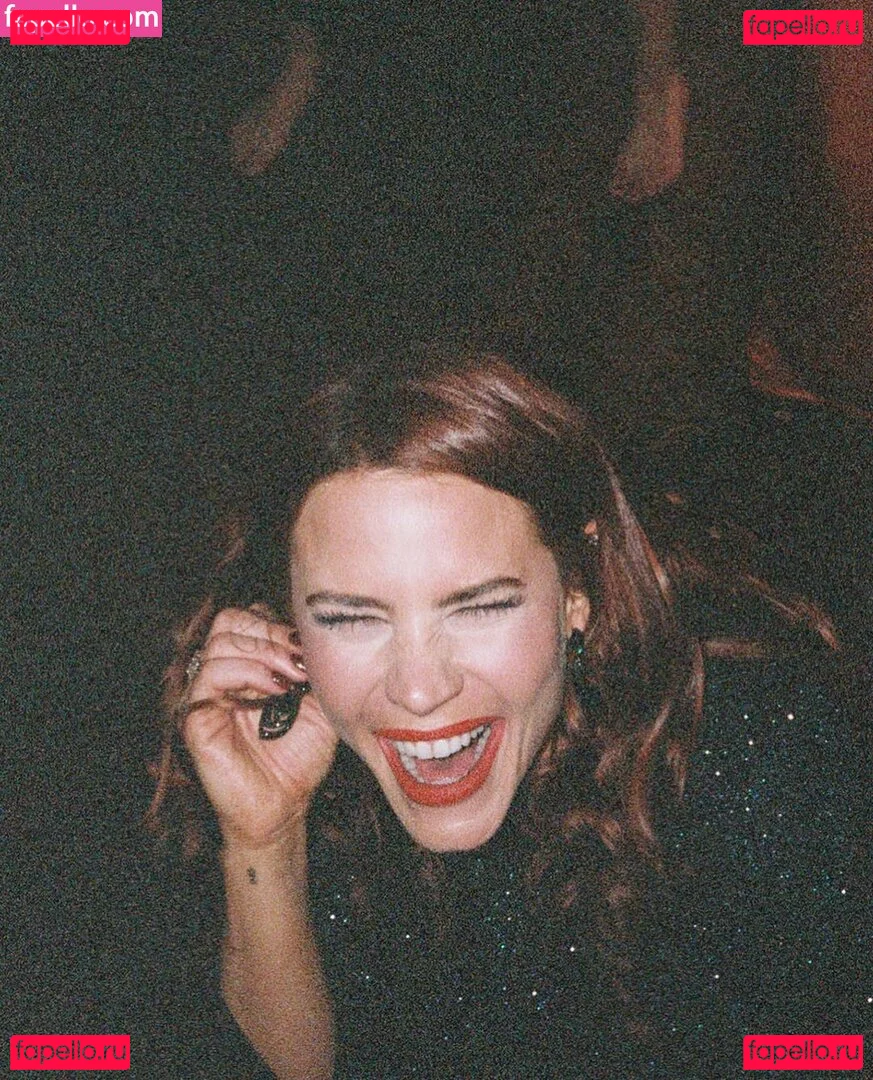 Courtney Hope Onlyfans Photo Gallery 