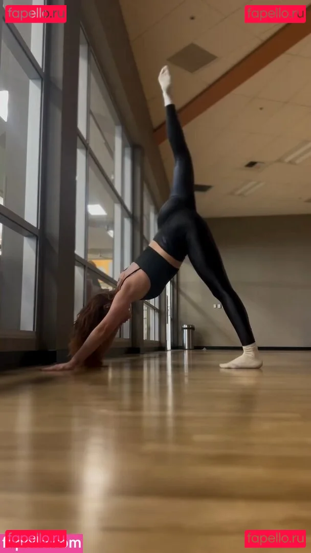 Courtney Hope Onlyfans Photo Gallery 