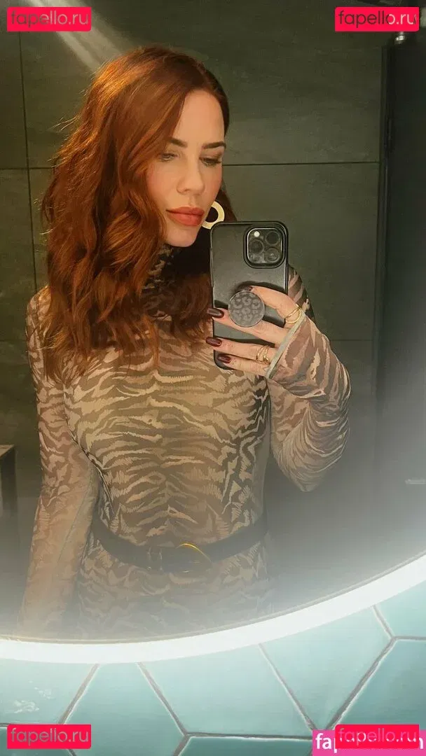 Courtney Hope Onlyfans Photo Gallery 