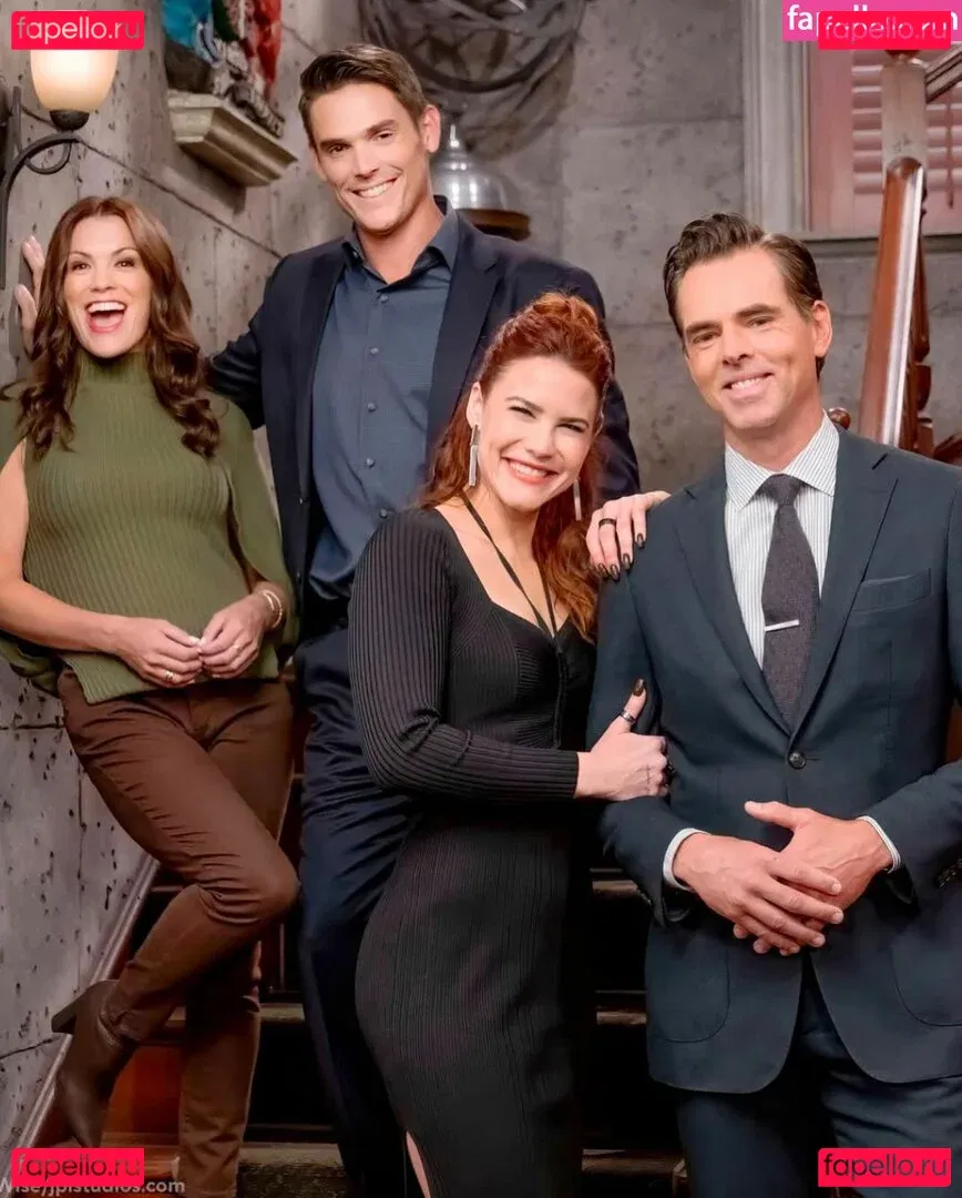 Courtney Hope Onlyfans Photo Gallery 