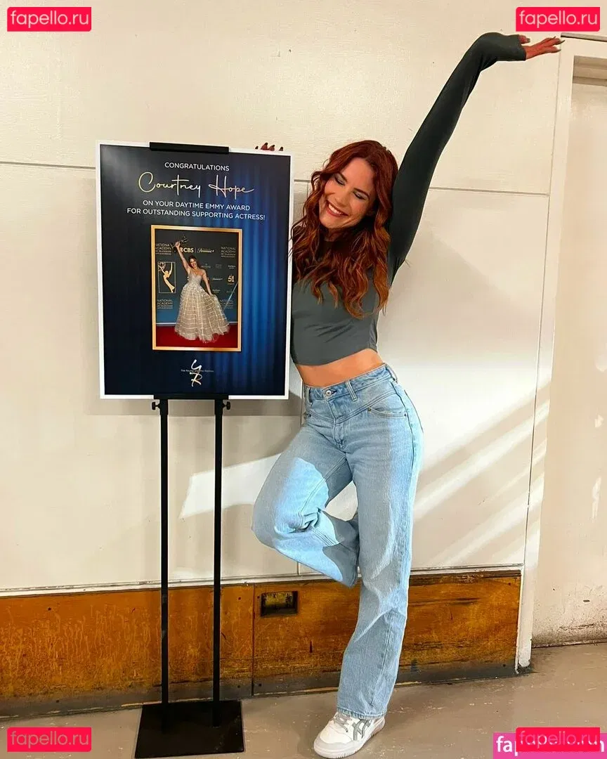 Courtney Hope Onlyfans Photo Gallery 