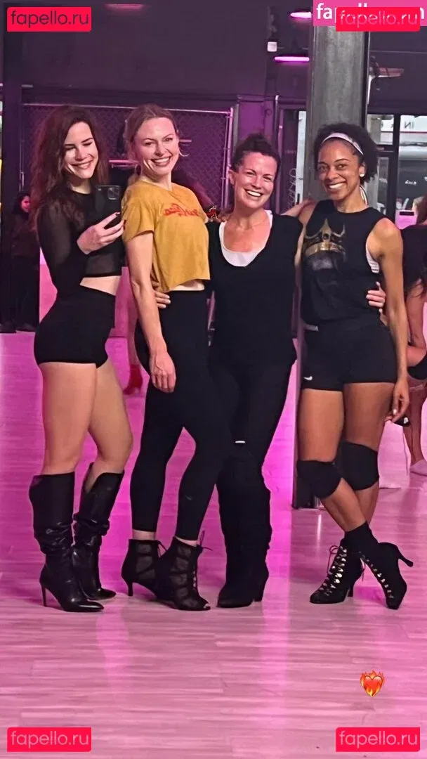 Courtney Hope Onlyfans Photo Gallery 