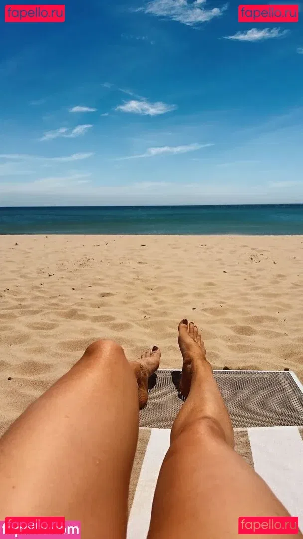 Courtney Hope Onlyfans Photo Gallery 