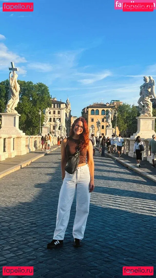 Courtney Hope Onlyfans Photo Gallery 