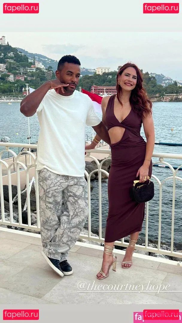 Courtney Hope Onlyfans Photo Gallery 