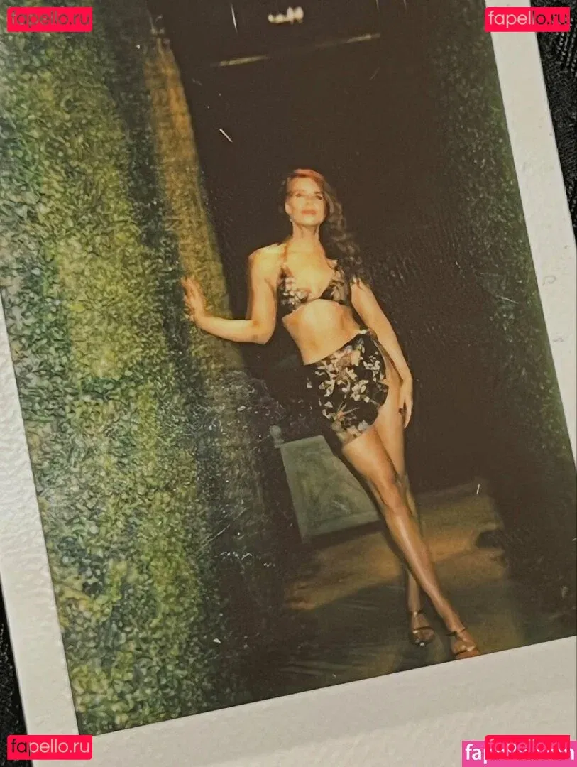 Courtney Hope Onlyfans Photo Gallery 