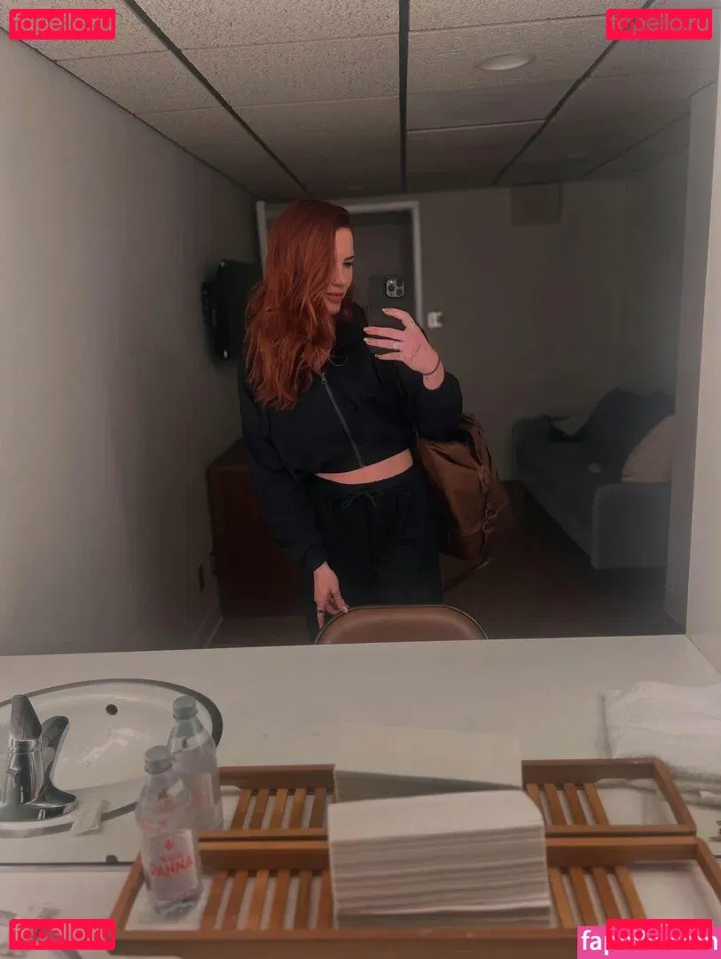 Courtney Hope Onlyfans Photo Gallery 