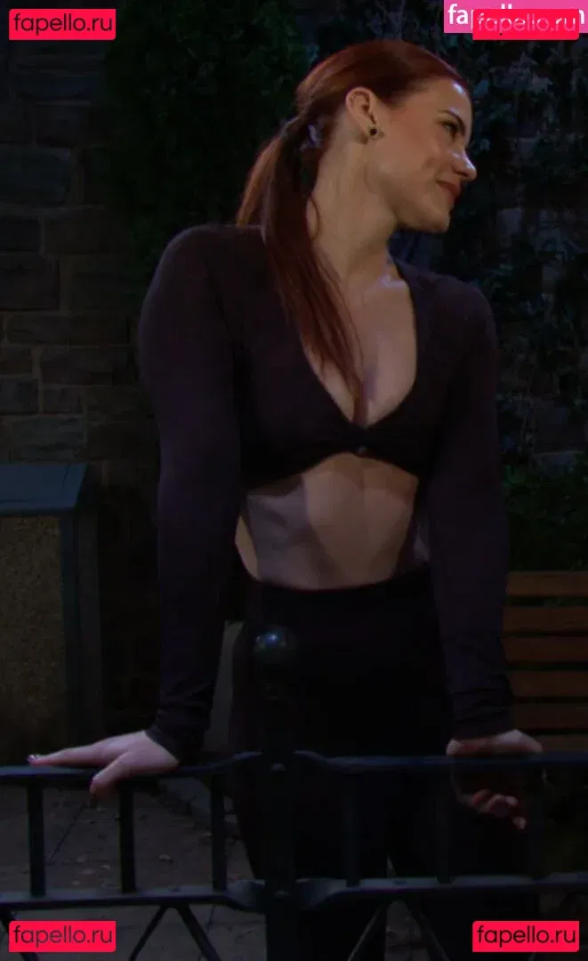 Courtney Hope Onlyfans Photo Gallery 