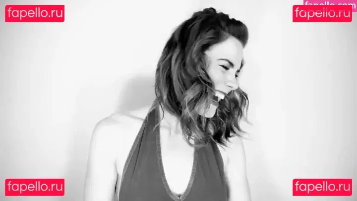 Courtney Hope Onlyfans Photo Gallery 